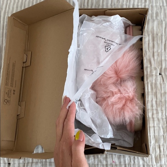 NIB UGG fuzzalicious sipper - Picture 9 of 11